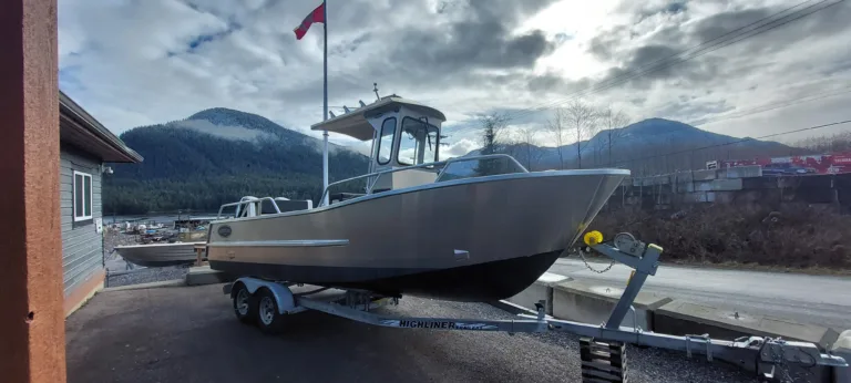 22' centre console boat
