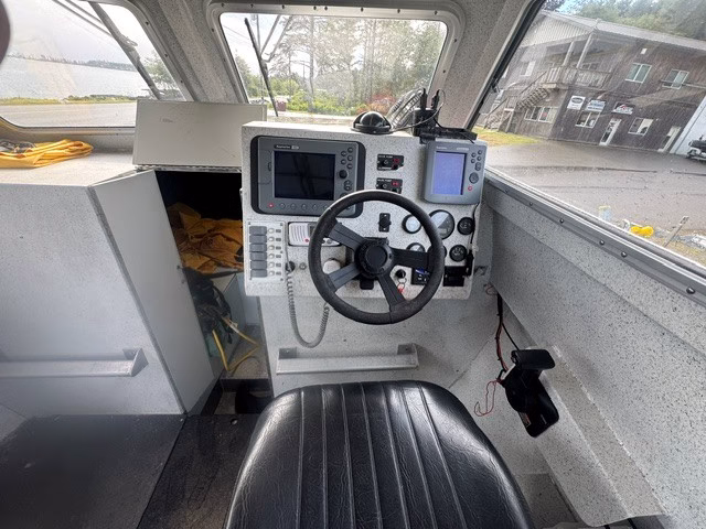2003 25ft Ironwood Welded Aluminum Boat Package – Volvo Diesel & 2025 Mercury Kicker - Image 7