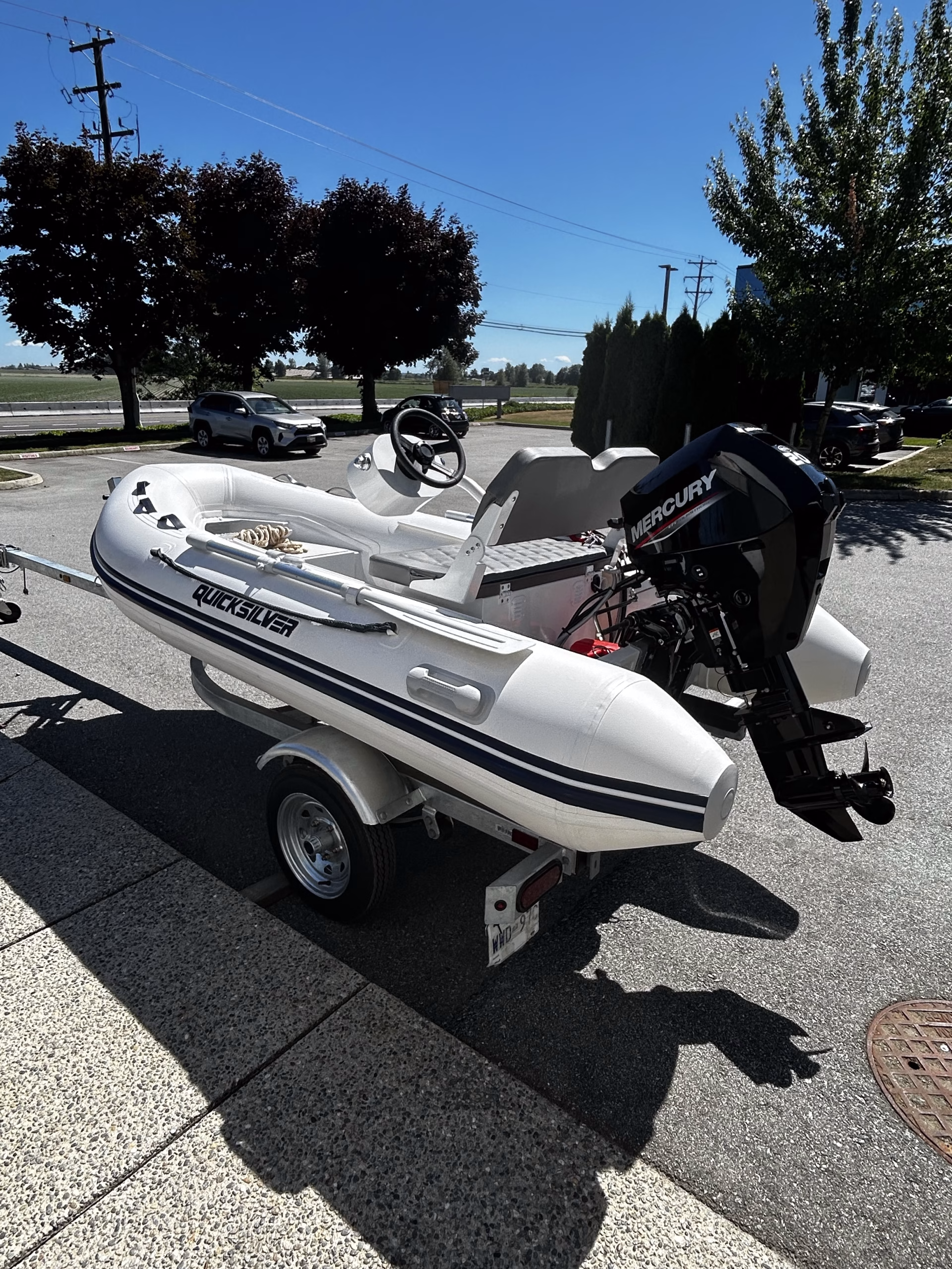 Quicksilver 320 Alum Rib Flat Floor Package